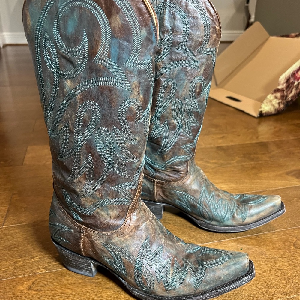 Old Gringo Distressed “Lauren” Boots